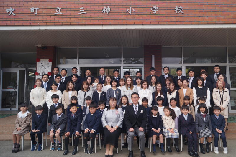 令和６年度　新入児童集合写真