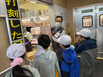 3年1組_社会_味戸綾音_ヨークベニマル見学_85