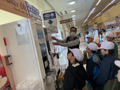 3年1組_社会_味戸綾音_ヨークベニマル見学_137