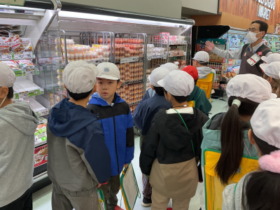 3年1組_社会_味戸綾音_ヨークベニマル見学_165