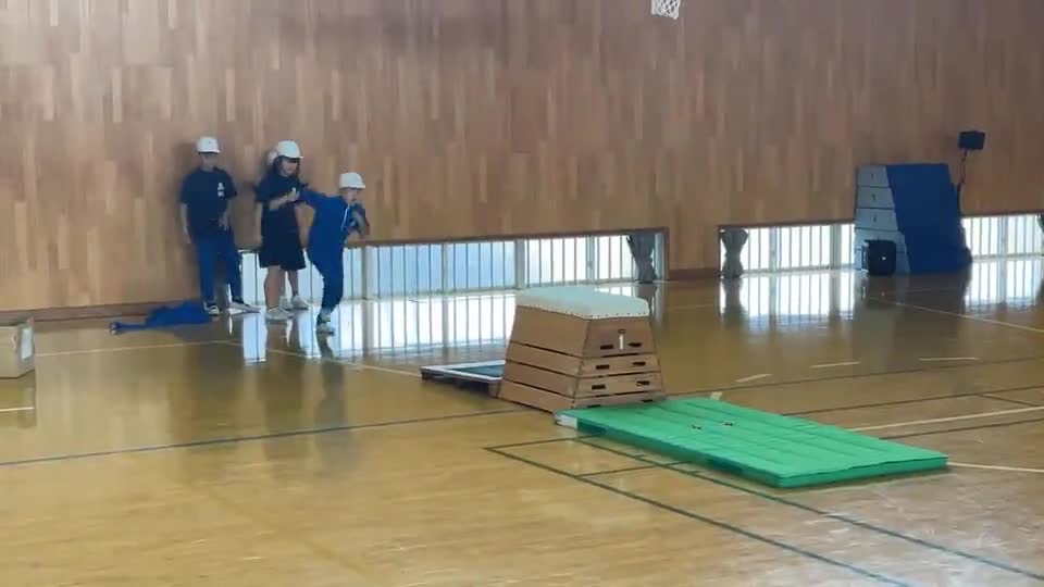 【動画】跳び箱運動発表会（３年生）