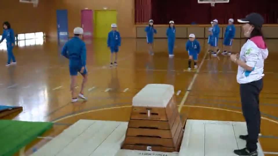 【動画】跳び箱運動（４年生）